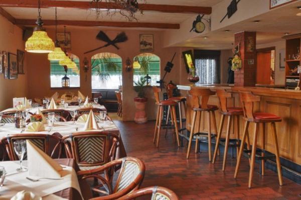 Hotel Restaurant Zur Hexe Überherrn エクステリア 写真