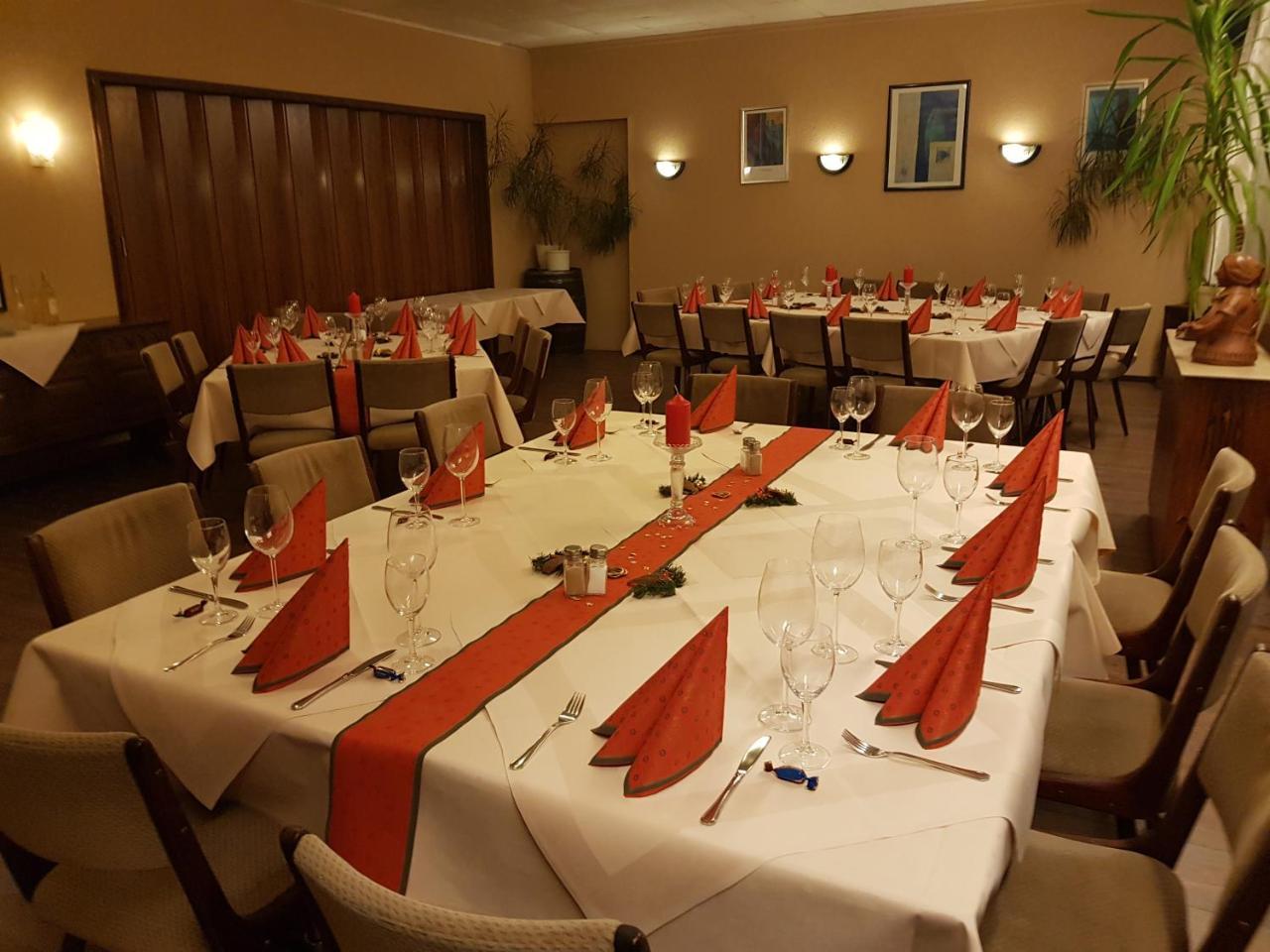 Hotel Restaurant Zur Hexe Überherrn エクステリア 写真